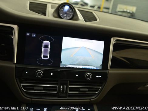 Used 2023 Porsche Macan image 33