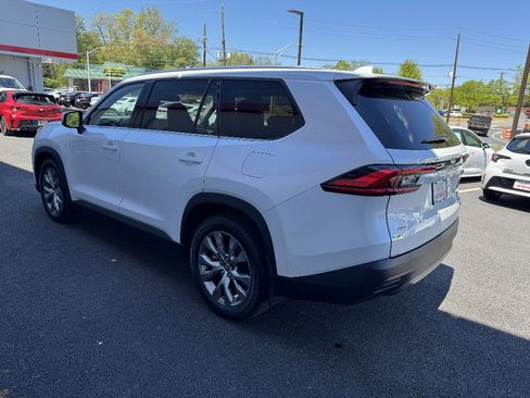 Used 2024 Toyota Grand Highlander AWD image 7