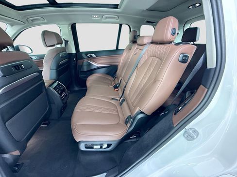 Used 2024 BMW X7 xDrive40i w/ Premium Package AWD/4WD image 21