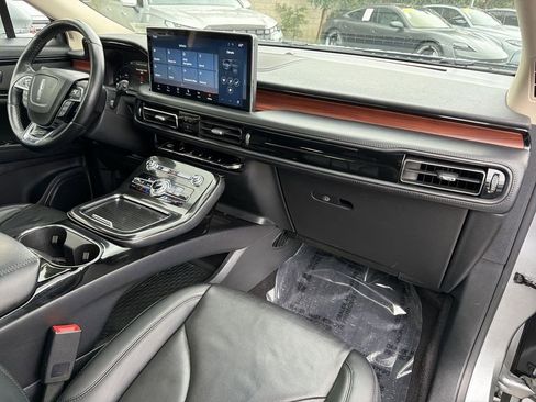 Used 2023 Lincoln Nautilus Reserve AWD/4WD image 32
