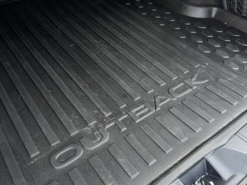 Used 2024 Subaru Outback Premium AWD/4WD image 38