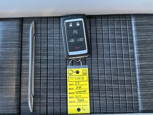 Used 2024 Jeep Wagoneer L Series III w/ Premium Group I image 35