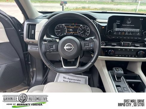 Used 2023 Nissan Pathfinder SL FWD image 14