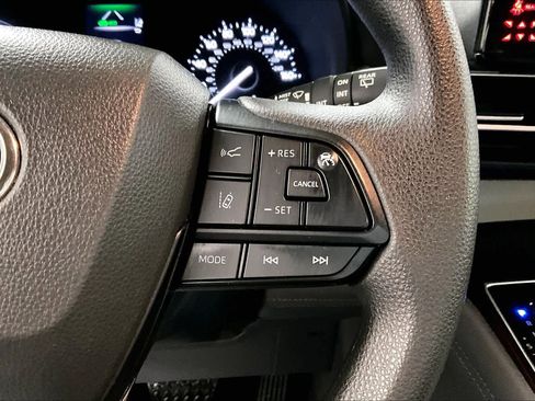 Certified 2024 Toyota Sienna LE image 22