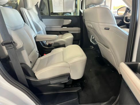 Used 2025 Ford Expedition Active AWD/4WD image 40