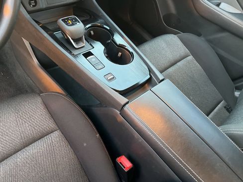 Used 2024 Nissan Rogue SV image 18