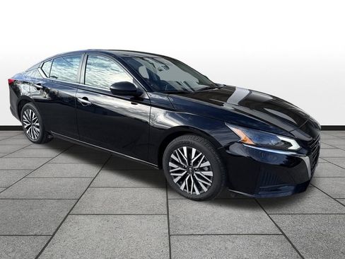 Used 2024 Nissan Altima 2.5 SV image 7