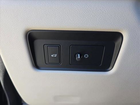 Certified 2025 Jaguar F-PACE R-Dynamic S image 25