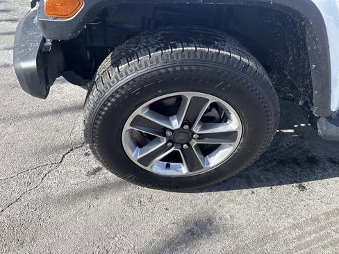 Used 2019 Jeep Wrangler Unlimited Sahara image 12