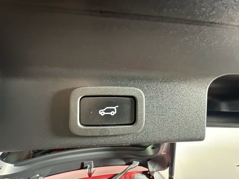 Used 2020 Jaguar F-PACE Premium image 20