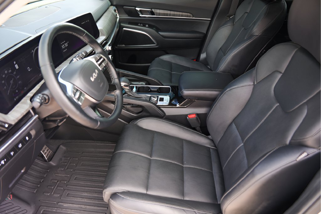 Used 2025 Kia Telluride SX w/ SX Captain's Chair Package AWD/4WD image 11