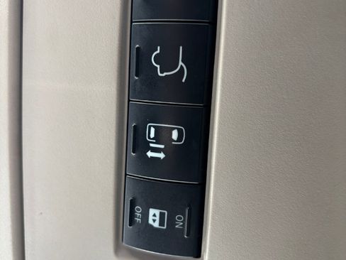 Used 2011 Chrysler Town & Country Touring w/ Security Group image 16