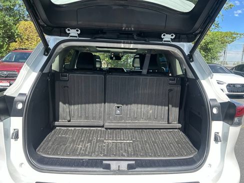 Used 2022 Toyota Highlander Platinum FWD image 11