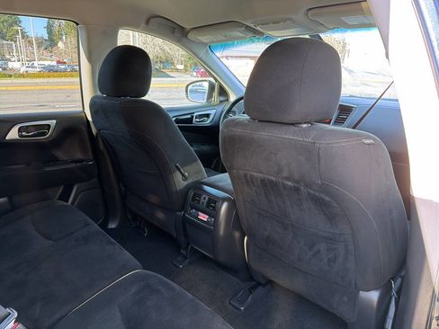 Used 2015 Nissan Pathfinder S image 19