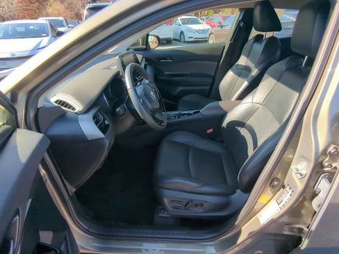 Used 2021 Toyota C-HR XLE image 23