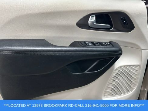 Used 2018 Chrysler Pacifica Limited FWD image 7
