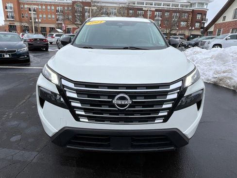 Used 2024 Nissan Rogue S image 2