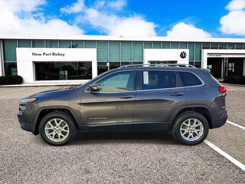 Used 2017 Jeep Cherokee Latitude w/ Cold Weather Group image 5