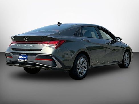 Certified 2024 Hyundai Elantra SEL FWD image 6