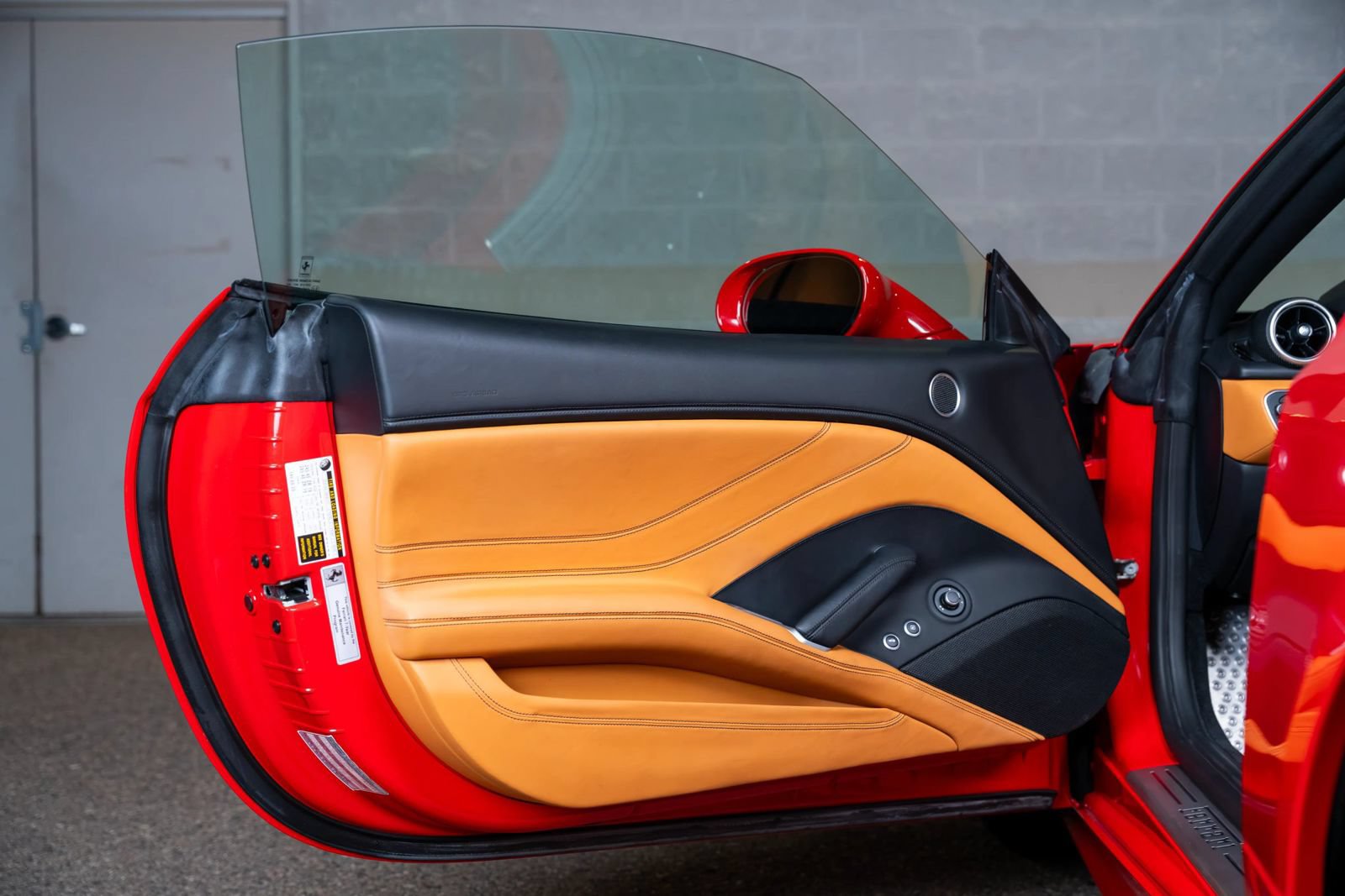 Used 2015 Ferrari California T RWD image 75