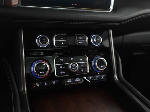 Used 2023 GMC Yukon XL Denali Ultimate image 25