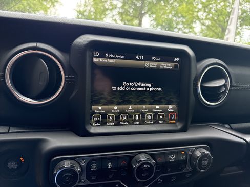 Used 2018 Jeep Wrangler Unlimited Sahara w/ Quick Order Package 24M Moab AWD/4WD image 28
