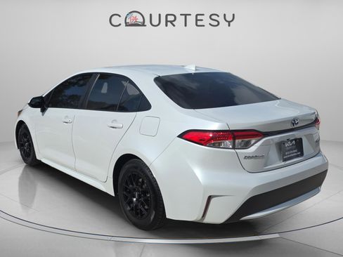 Used 2022 Toyota Corolla LE image 1