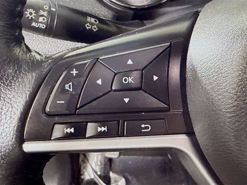 Used 2018 Nissan Rogue SV image 14