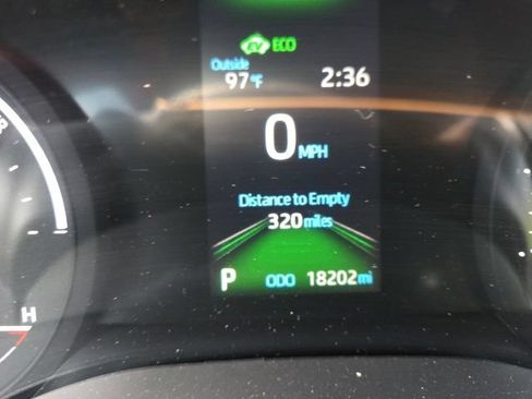 Used 2024 Toyota Sienna XLE FWD image 16