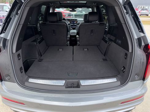 Used 2025 Cadillac XT6 Premium Luxury image 33