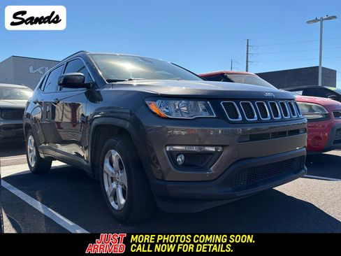 Used 2021 Jeep Compass Latitude image 1