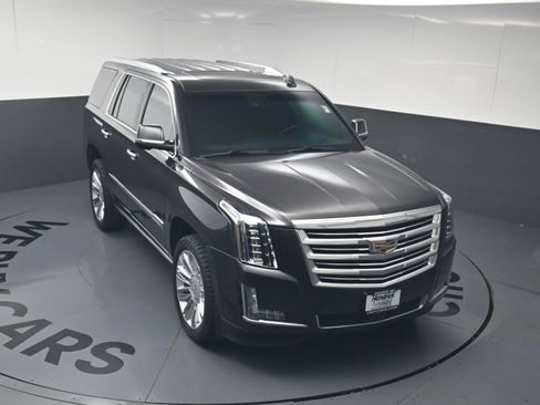 Used 2018 Cadillac Escalade Platinum AWD/4WD image 30