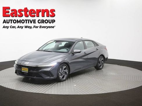 Used 2025 Hyundai Elantra SEL FWD image 57