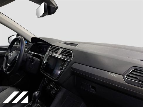 Used 2020 Volkswagen Tiguan SEL w/ Tiguan Two-Row MDO Package image 31