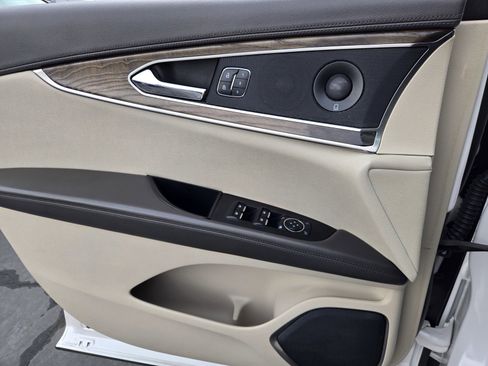 Used 2019 Lincoln Nautilus Reserve AWD/4WD image 23