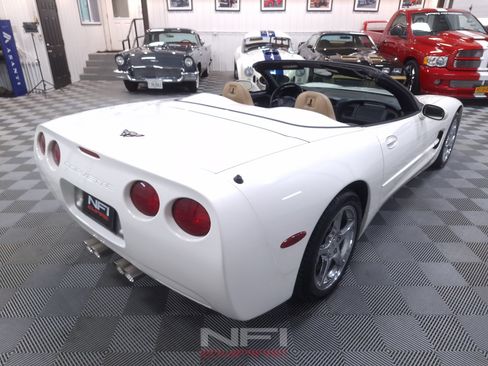 Used 2001 Chevrolet Corvette Coupe w/ Preferred Equipment Group2 RWD image 13