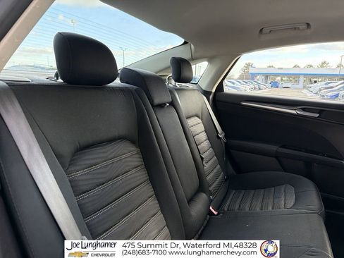 Used 2016 Ford Fusion SE image 25