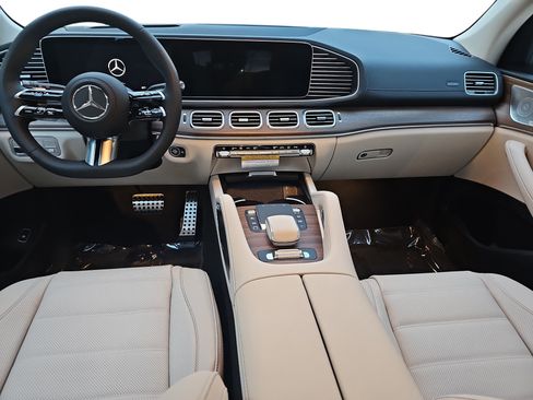 New 2026 Mercedes-Benz GLS 450 4MATIC image 9