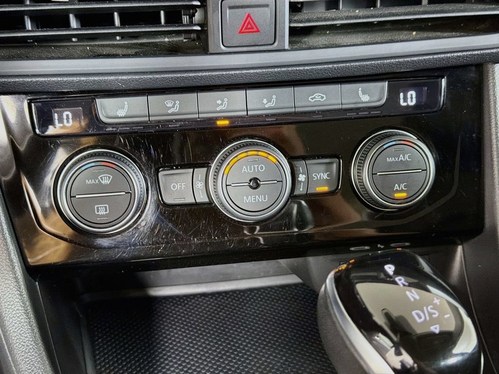 Used 2024 Volkswagen Jetta SE FWD image 16
