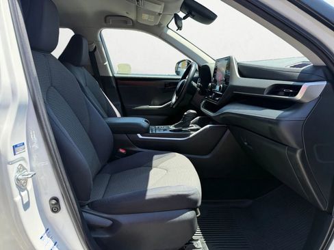 Used 2020 Toyota Highlander LE image 26