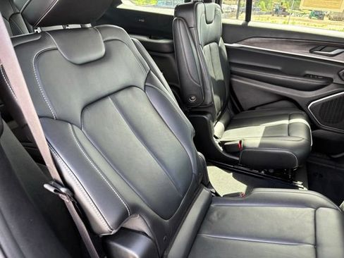 Certified 2022 Jeep Grand Cherokee L Limited w/ Black Appearance Package AWD/4WD image 24