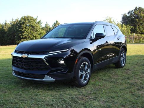 Used 2023 Chevrolet Blazer LT w/ Convenience Package FWD image 4