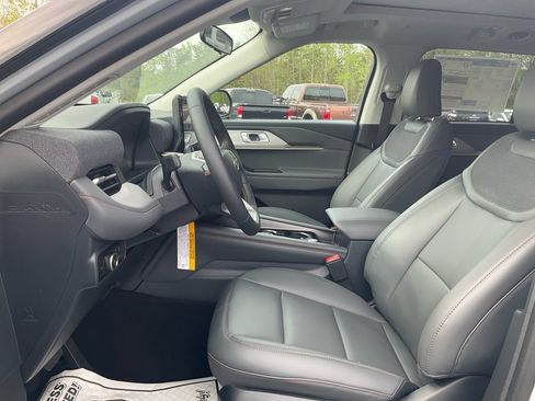 New 2026 Ford Explorer Active w/ Active Comfort Package AWD/4WD image 16
