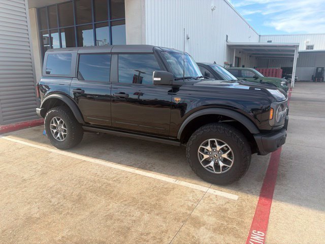 Certified 2022 Ford Bronco Badlands AWD/4WD image 1