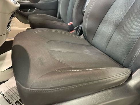 Used 2023 Chrysler Voyager LX FWD image 11