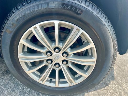 Used 2018 Cadillac XT5 Luxury w/ Driver Awareness Package FWD image 9
