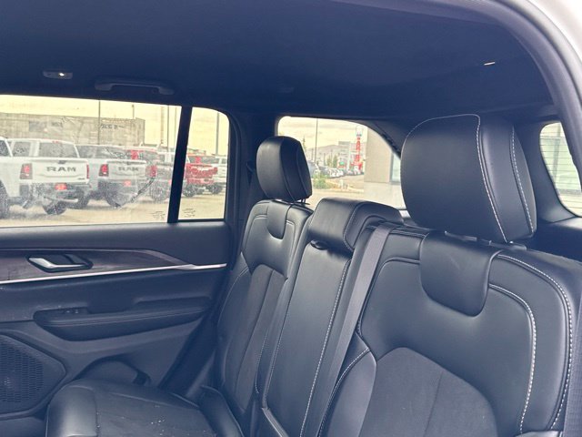 Used 2026 Jeep Grand Cherokee Altitude AWD/4WD image 15