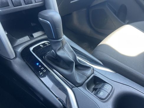 Used 2024 Toyota Corolla Cross LE image 5