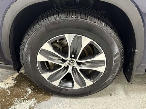 Certified 2022 Toyota Highlander XLE image 10