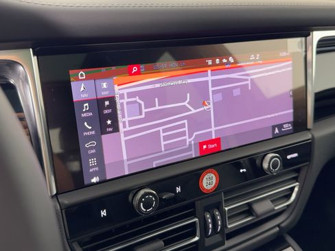 Used 2026 Porsche Macan image 23